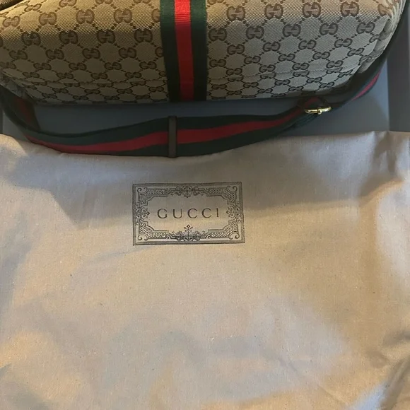 Gucci Beige Monogram Pouch with Green and Red Accents - Picture 7 of 7